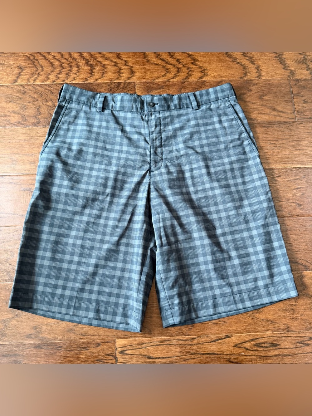 Nike Golf Men’s Shorts Dri Fit flat front 34x11 black/gray plaid Stretch